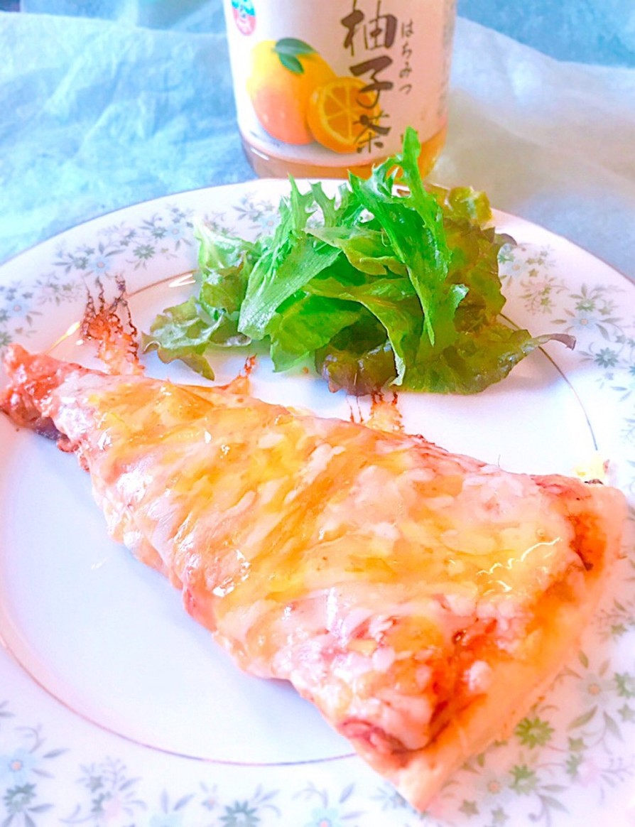 朝食に！コストコのチーズピザに柚子茶蜂蜜の画像