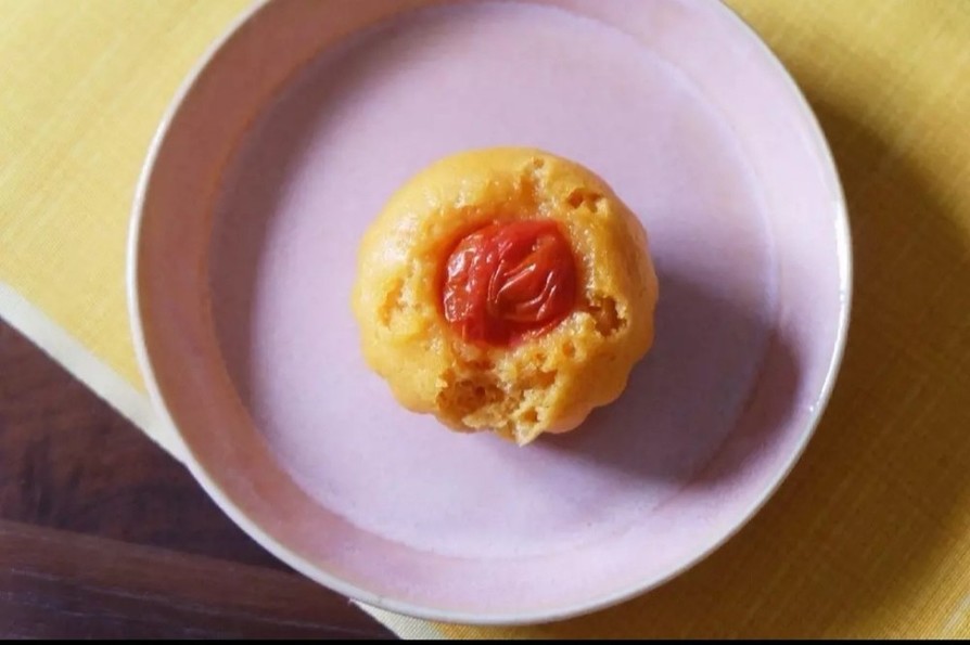 【材料3つ】簡単トマト蒸しパンの画像