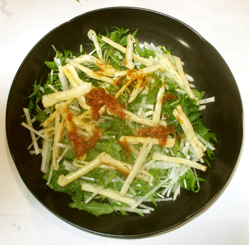 水菜とカリカリ油揚げのサラダ♪簡単梅干しの画像
