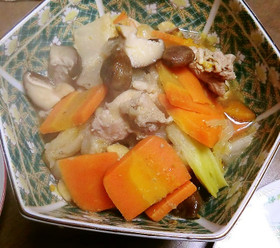 塩糀漬け鶏もも肉と甘栗で根菜の煮物を~