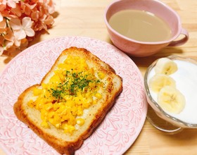 みるくコーンスクランブルエッグトーストꕤ