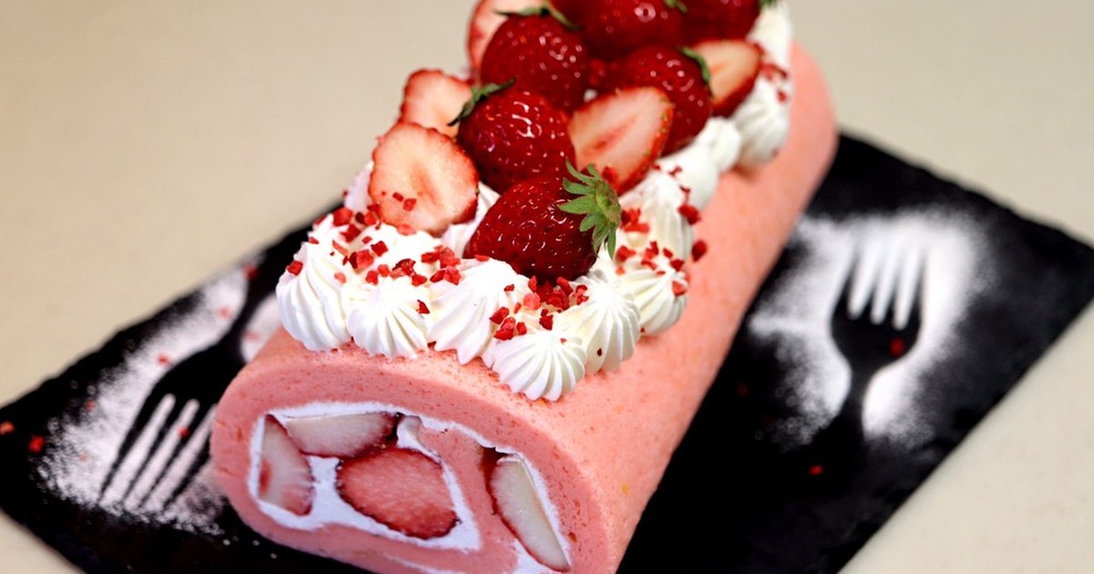 くまロールケーキ♪苺付き くまロールケーキ♪苺付き