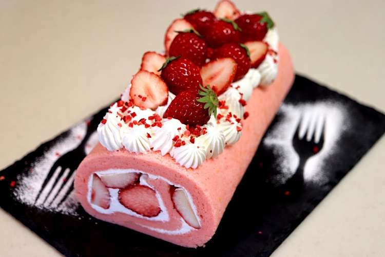 ピンクの苺ロールケーキ レシピ 作り方 By Mrmte クックパッド 簡単おいしいみんなのレシピが350万品