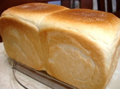 薄力粉100％！節約食パンの写真