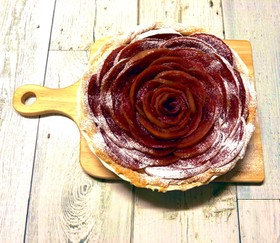 りんごの赤ワイン煮ローズアップルパイ