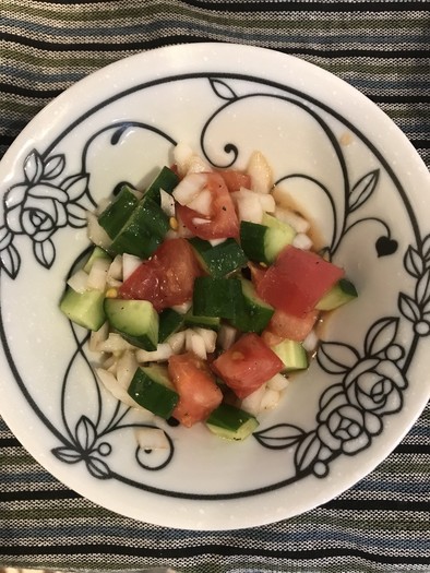 新玉ねぎとトマトのサラダの写真