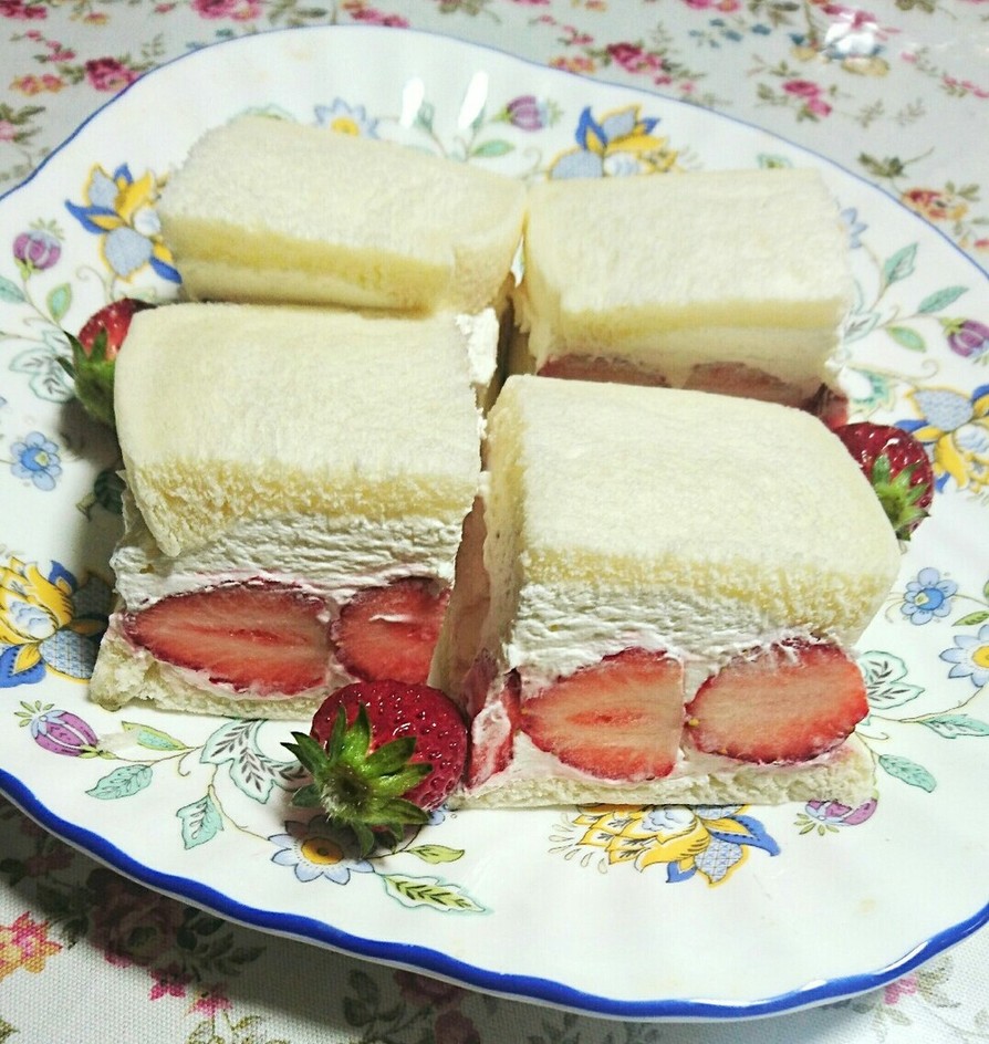 イチゴのミルククリームサンドの画像