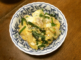 簡単!白だしで和風ニラ玉丼の具