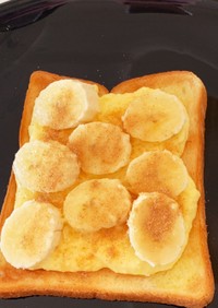 バナナカスタードシナモンシュガートースト