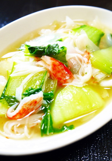 青梗菜･新玉ねぎ･カニカマの中華スープ煮の写真