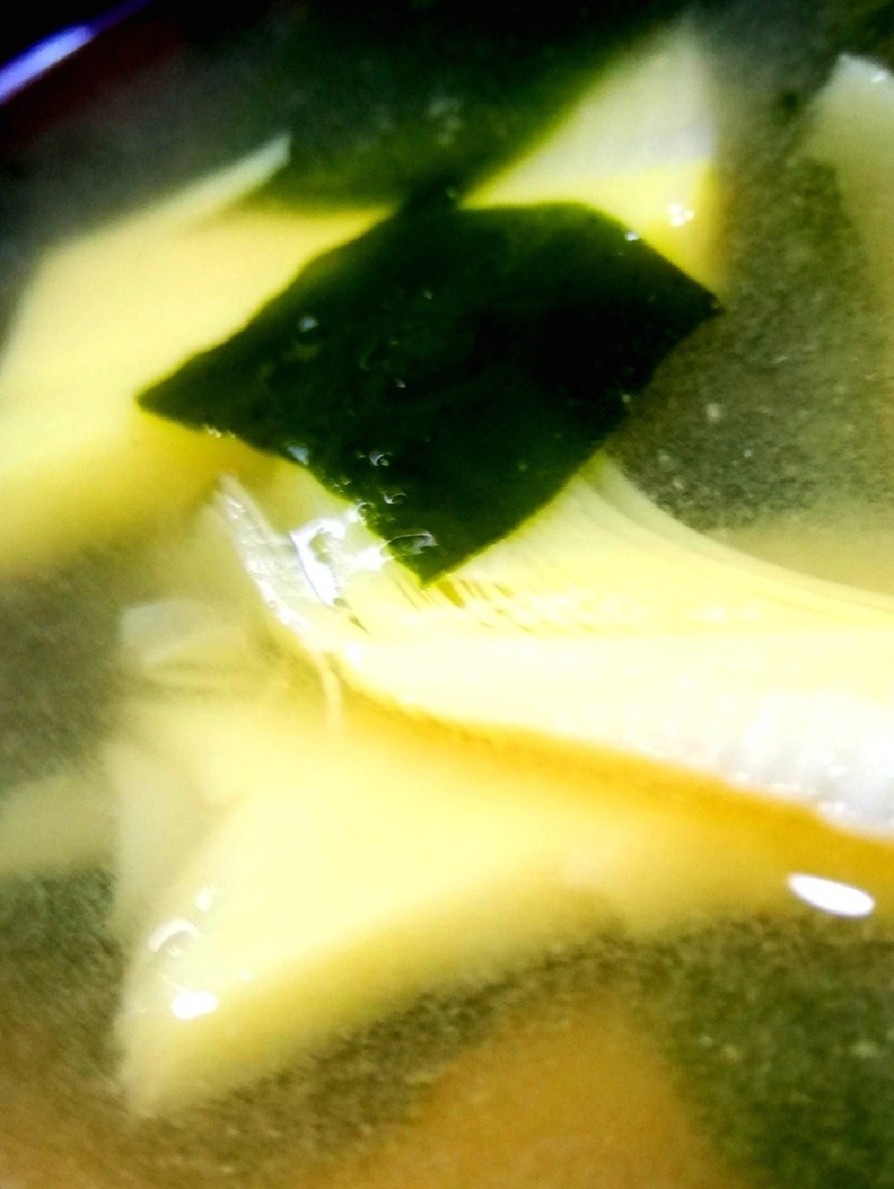 タケノコとワカメのお味噌汁の画像
