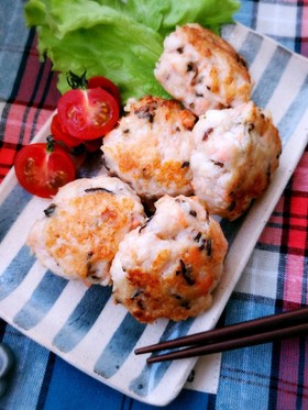 サケと鶏はんぺんの塩こんチーズつくね