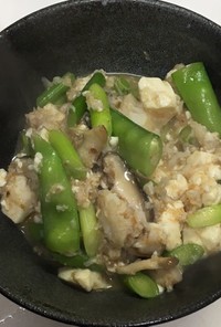 白身魚と豆腐とにんにくの芽の沙茶醤炒め