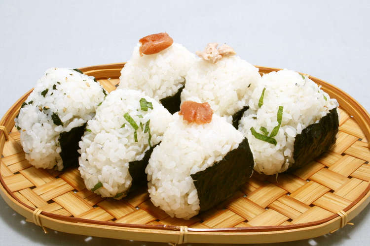 お弁当にピッタリ 白だしおにぎり レシピ 作り方 By テンヨ クックパッド 簡単おいしいみんなのレシピが359万品