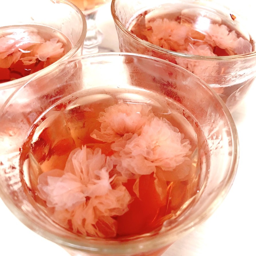 男梅シロップと桜の塩漬けゼリーの画像