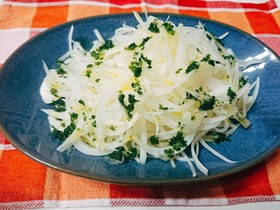 新玉ねぎとモッツァレラチーズのサラダ