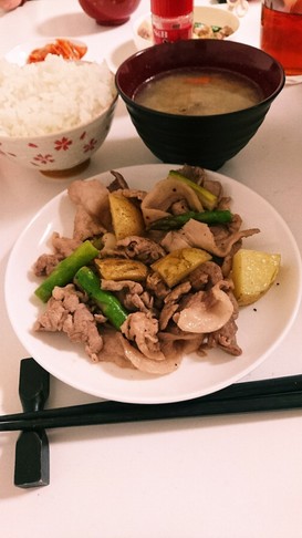 豚肉と新じゃがアスパラのバターポン酢炒め