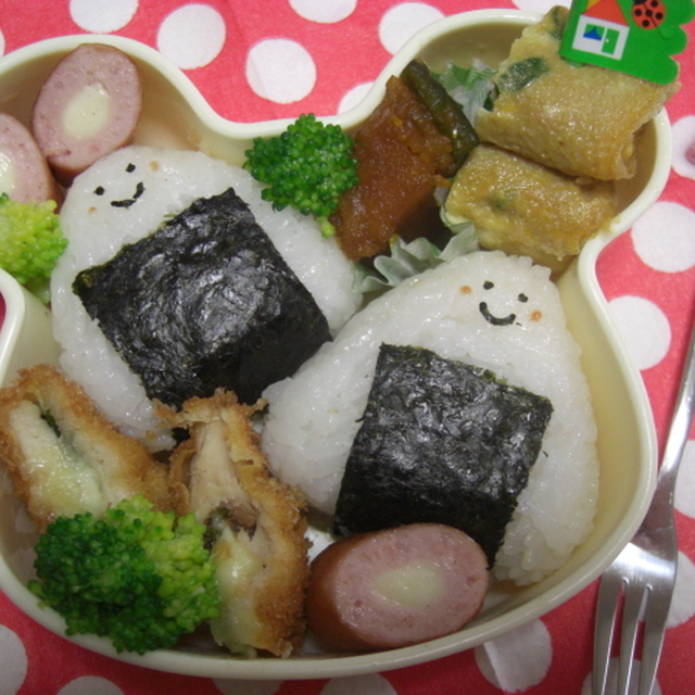 顔付き三角おにぎり キャラ弁 レシピ 作り方 By Komegu クックパッド 簡単おいしいみんなのレシピが356万品