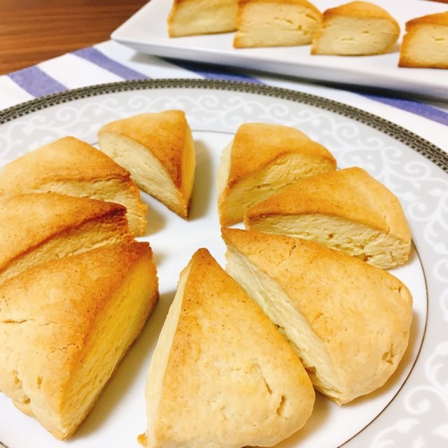 材料3つ簡単 リッチな生クリームスコーン レシピ 作り方 By スズケンさんの嫁 クックパッド 簡単おいしいみんなのレシピが353万品