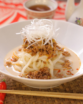 味噌とめんつゆで♪豆乳冷やし担々うどん