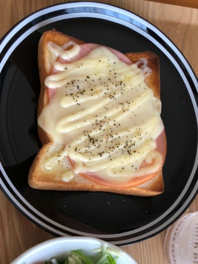 ズボラ飯♡ハムチーズトーストの写真