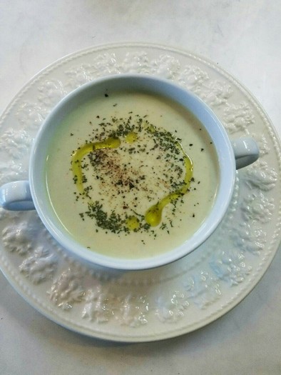 アボカド 牛乳 コンソメ スープの写真