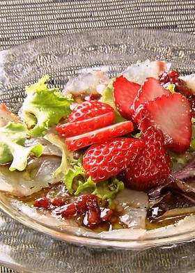 イチゴと鯛のカルパッチョ