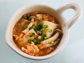 簡単で美味☆キムチ卵しめじ豆腐のスープ