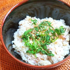 しらすとしそ梅の混ぜご飯