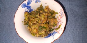 クルミを入れてふきのとうのおかず味噌