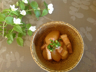 豚バラ肉と大根の味噌煮の写真