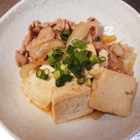 豚コマ肉のシンプル肉豆腐