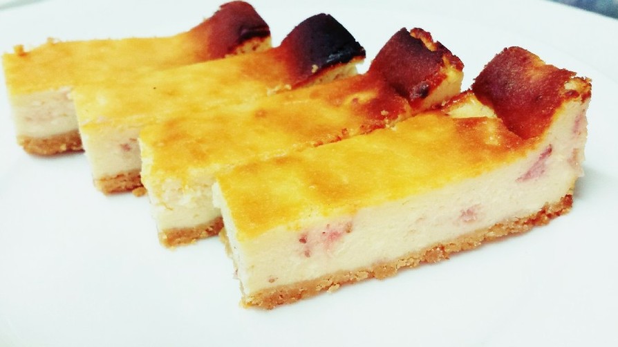 フレッシュ苺のベイクドチーズケーキの画像