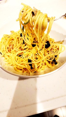 イベリコ豚とほうれん草のガーリックパスタ