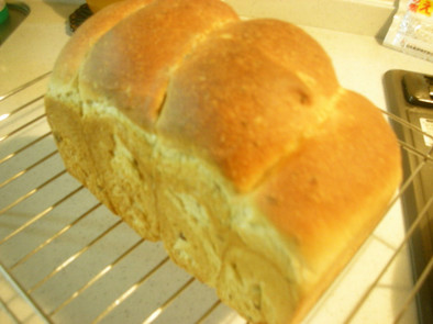 【ｽﾄﾚｰﾄ製法】ﾚｰｽﾞﾝ酵母で食パンの写真
