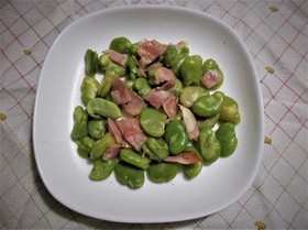 そら豆とベ−コンのにんにく炒め