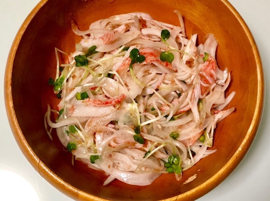 新玉ねぎカニカマカイワレの梅肉鰹節サラダの画像