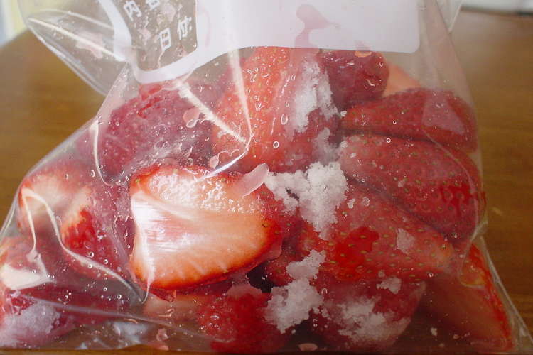 お砂糖まぶして イチゴの冷凍保存 レシピ 作り方 By マナッピ クックパッド 簡単おいしいみんなのレシピが358万品