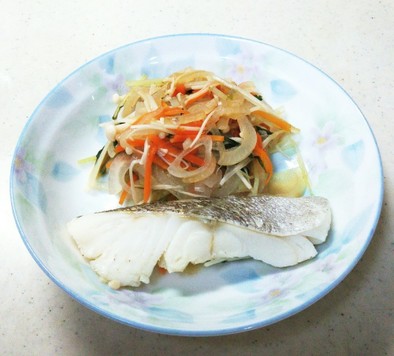 魚と野菜のドレッシング蒸しの写真