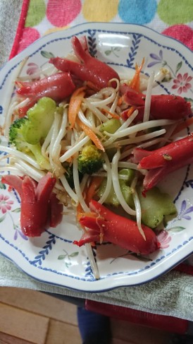 赤ウィンナーの野菜炒め