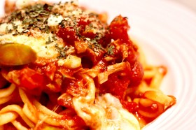 シーチキン、アスパラのトマトソースパスタ