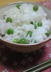 緑がきれいな豆ご飯