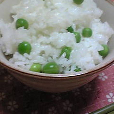 緑がきれいな豆ご飯