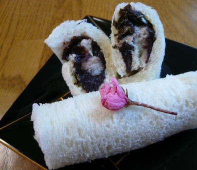 くるくる簡単☆桜風味のあんロールサンドの写真