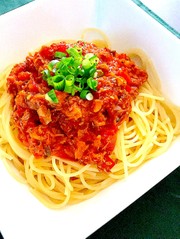 鯖の水煮缶のトマトソースパスタの写真