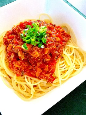 鯖の水煮缶のトマトソースパスタ