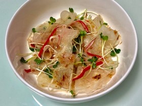 ひらひら大根カニカマ梅肉鰹節サラダ