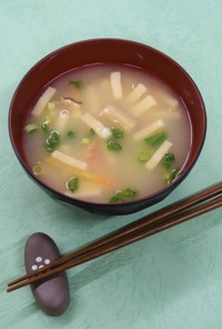 高野豆腐と乾燥野菜のお味噌汁
