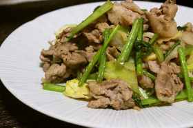 ご飯がすすむ♪カブの葉と豚肉の胡椒炒め