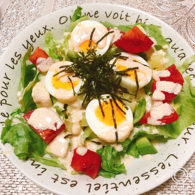 明太マヨソースがけ☆ゆで卵の具沢山サラダの写真